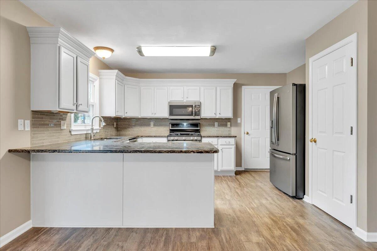 820 Harmon CIR - Photo 15