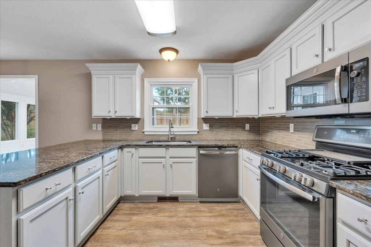 820 Harmon CIR - Photo 17