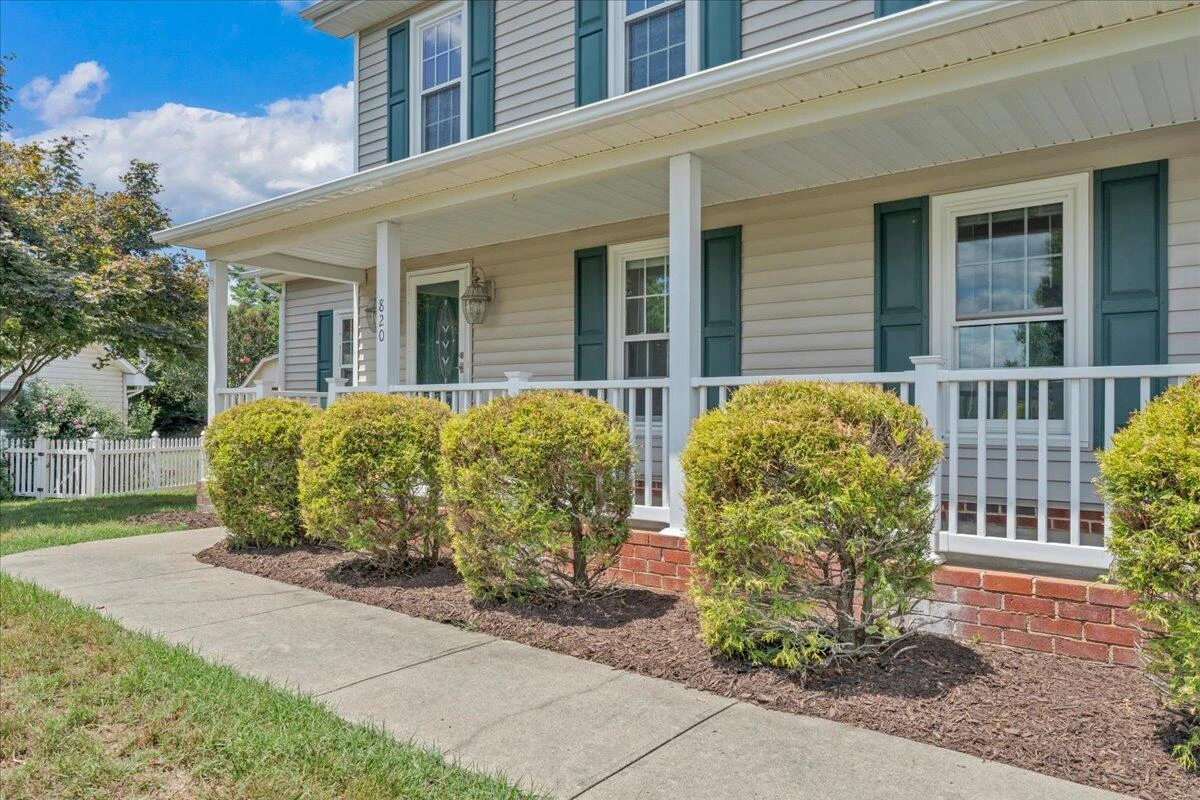 820 Harmon CIR - Photo 2