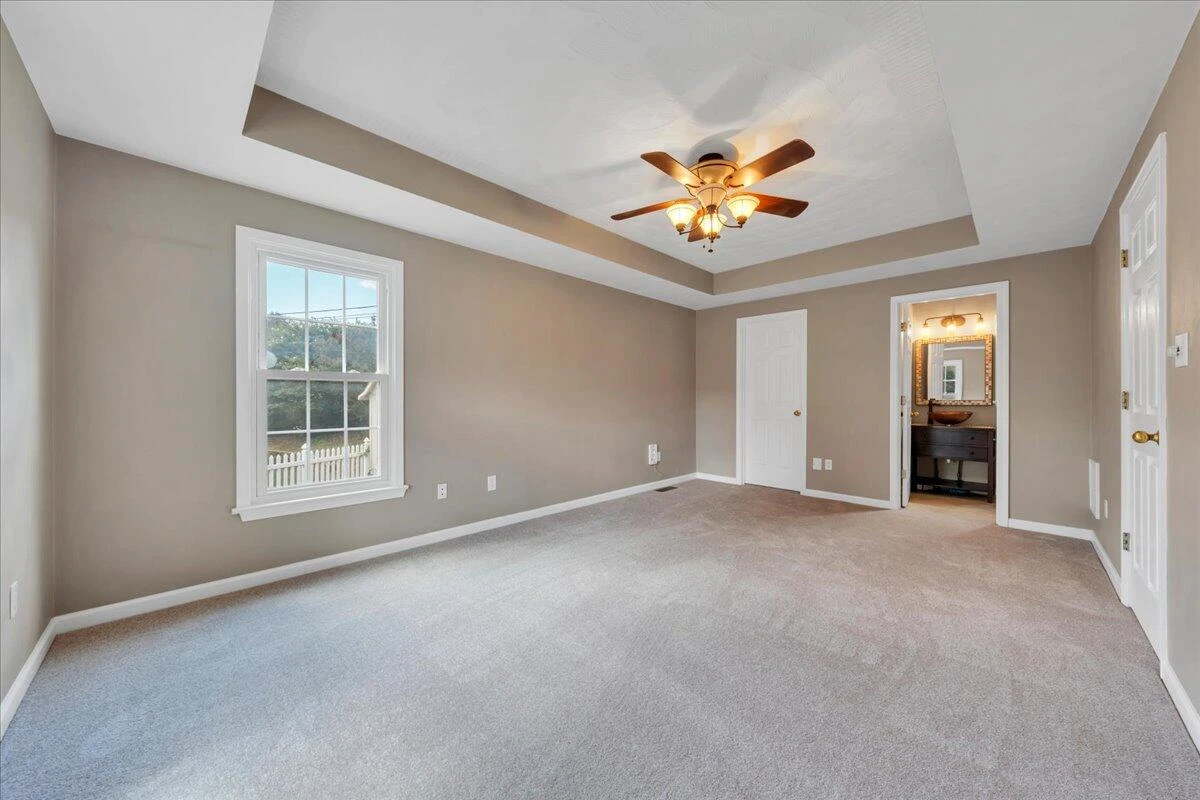 820 Harmon CIR - Photo 24