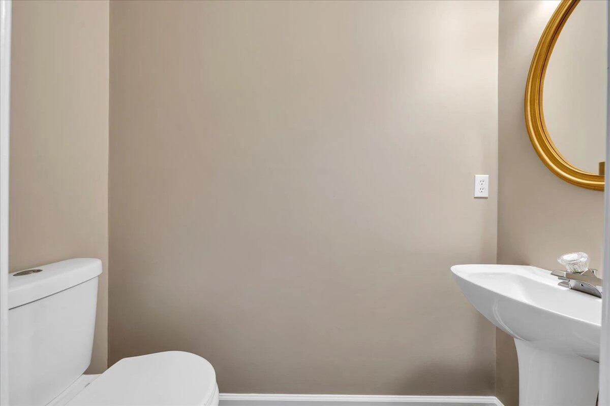 820 Harmon CIR - Photo 27