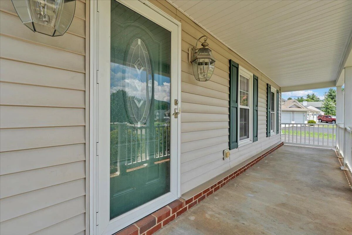 820 Harmon CIR - Photo 3