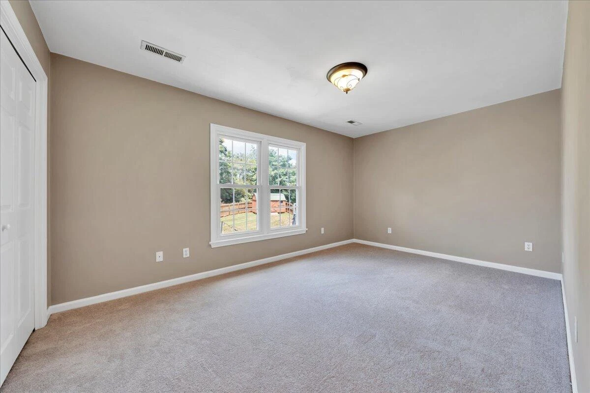 820 Harmon CIR - Photo 32