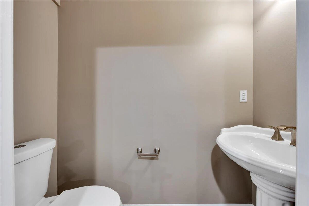 820 Harmon CIR - Photo 39