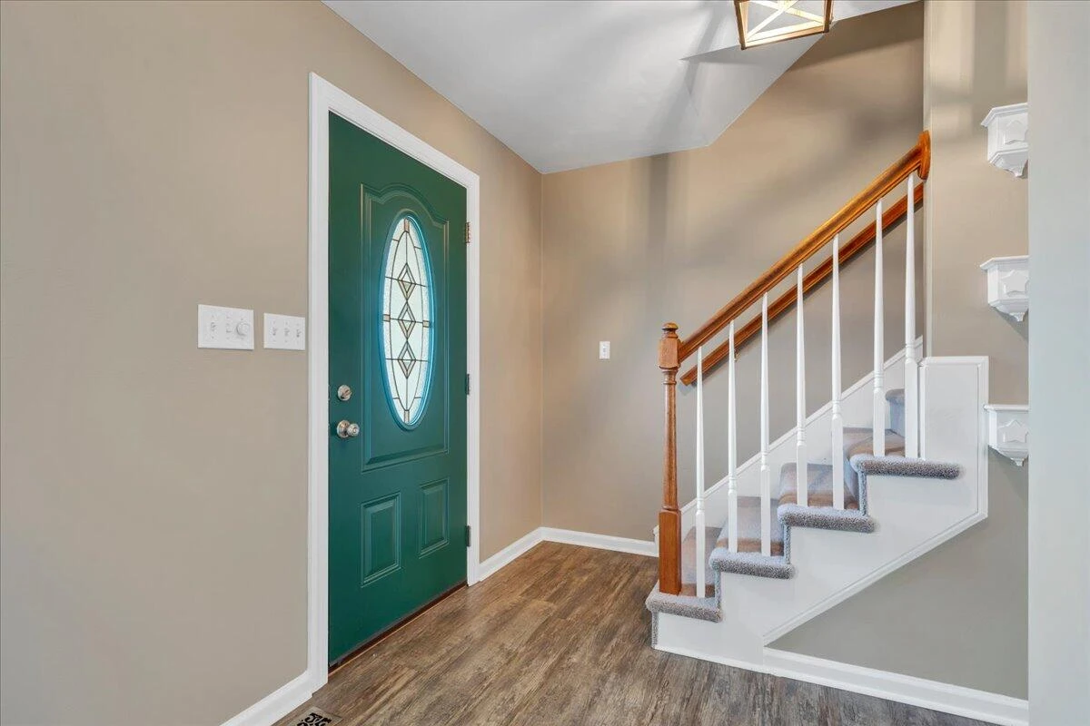 820 Harmon CIR - Photo 4