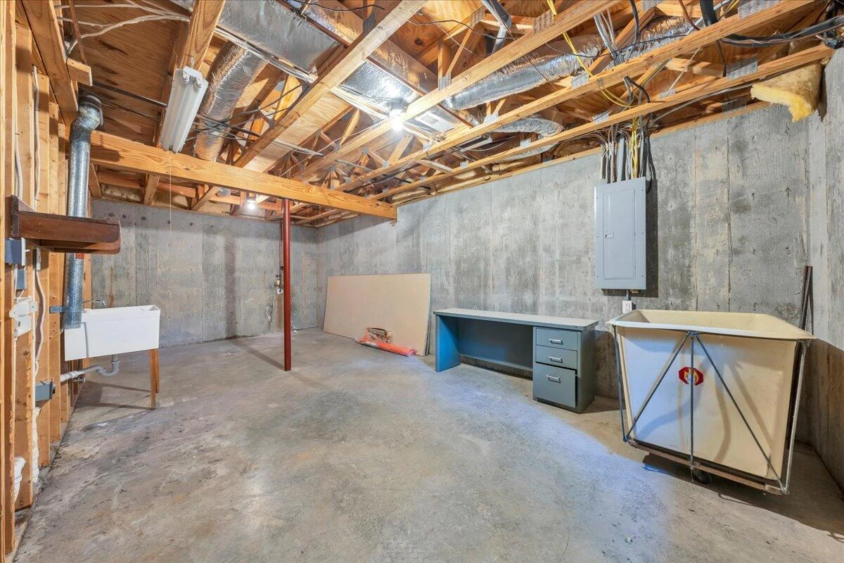 820 Harmon CIR - Photo 41