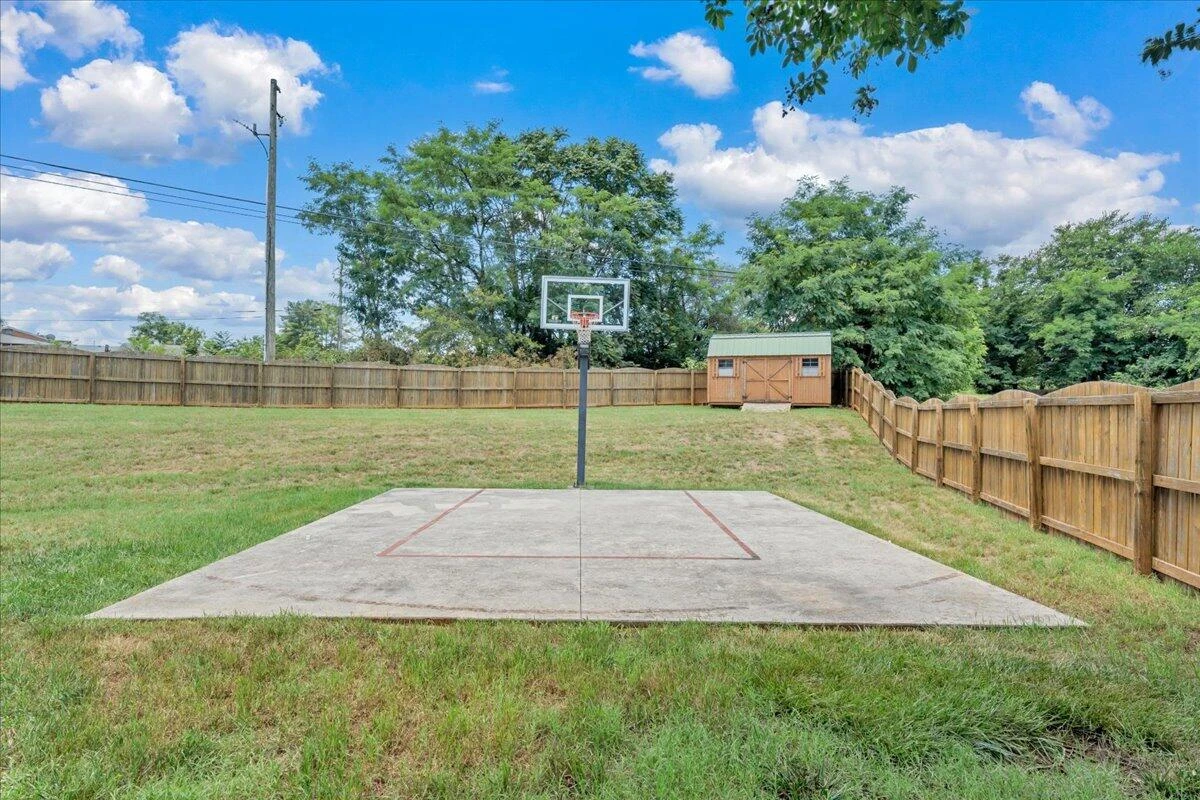 820 Harmon CIR - Photo 45