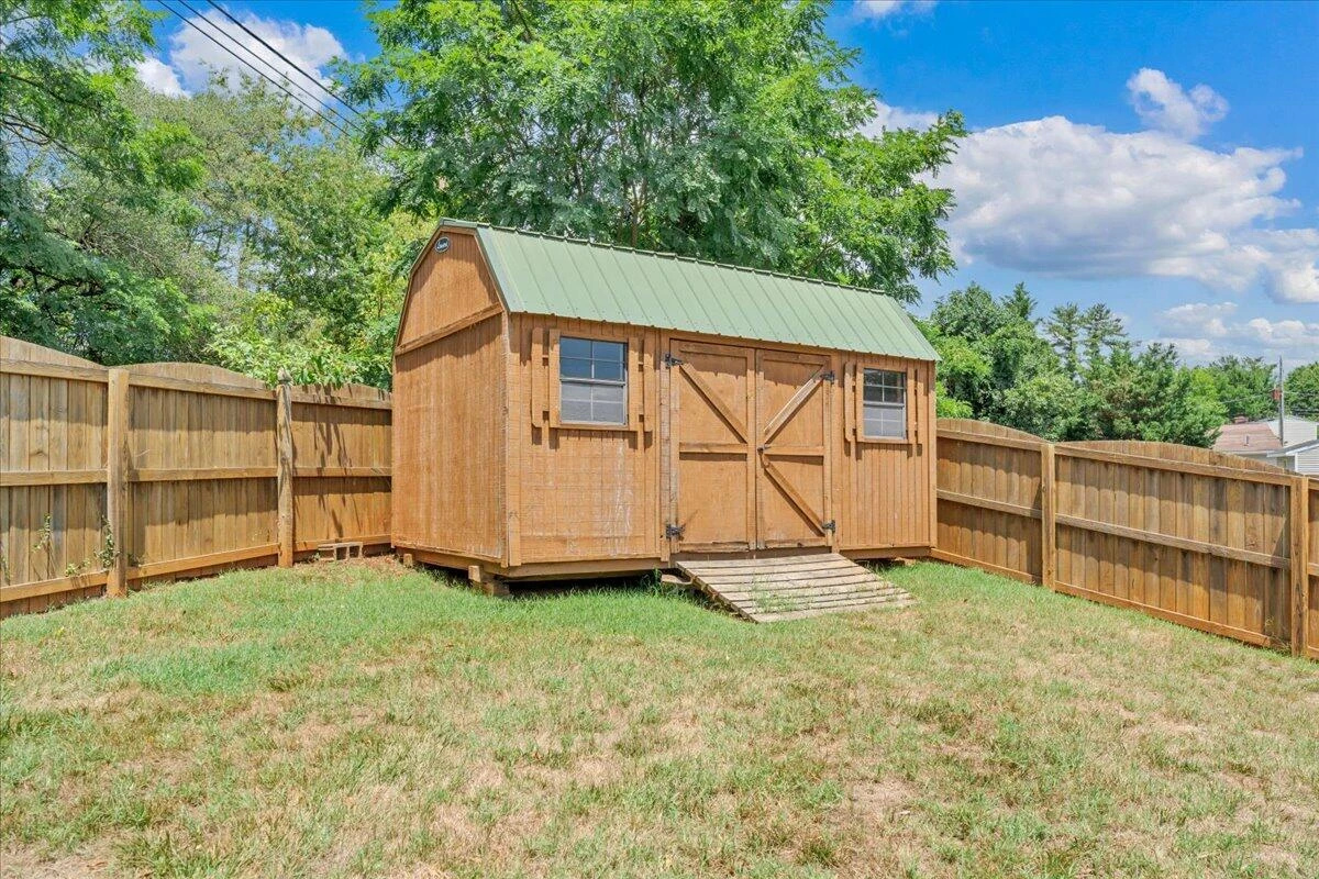 820 Harmon CIR - Photo 47