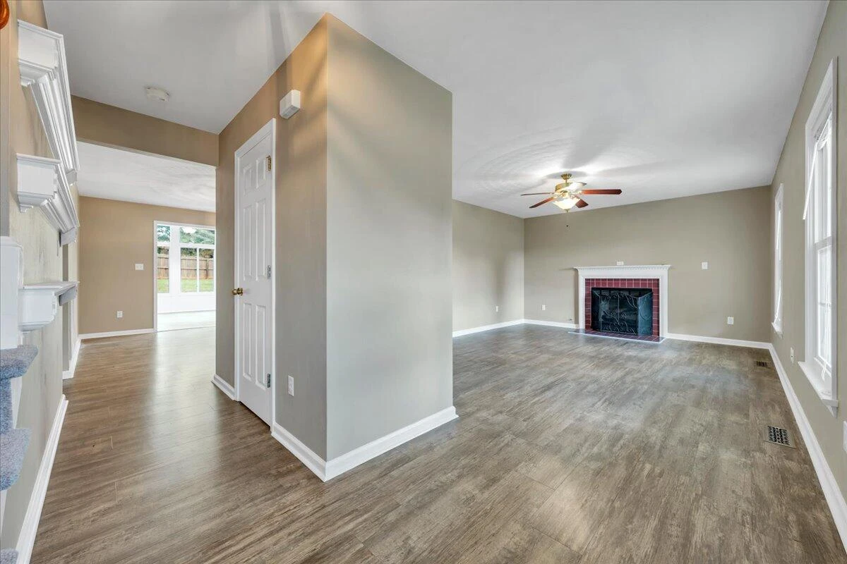 820 Harmon CIR - Photo 6