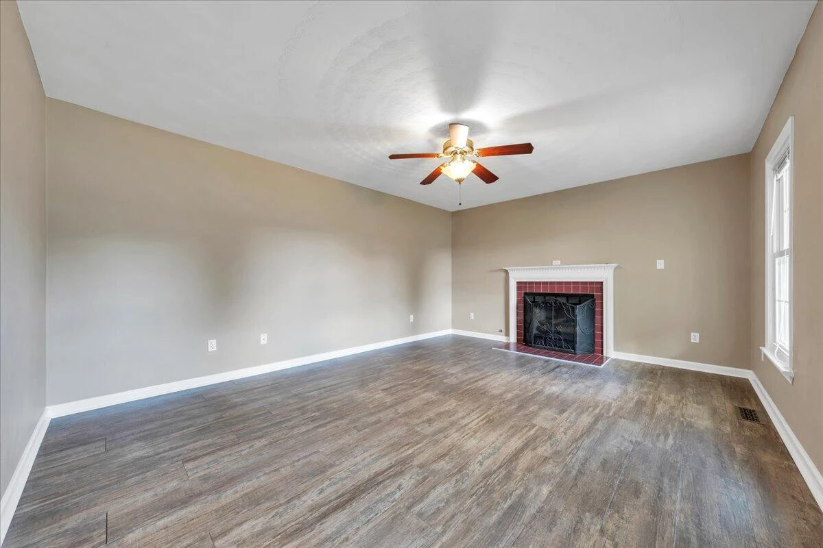820 Harmon CIR - Photo 7