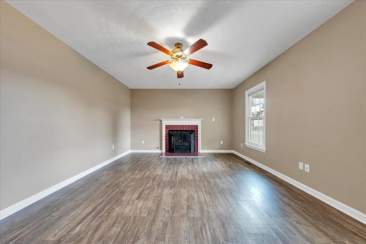 820 Harmon CIR - Photo 8