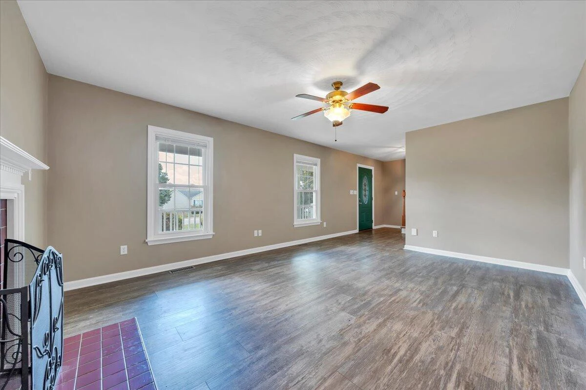 820 Harmon CIR - Photo 9