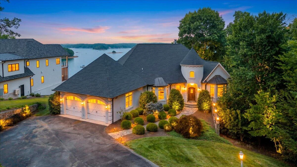 145 Lake Shore DR