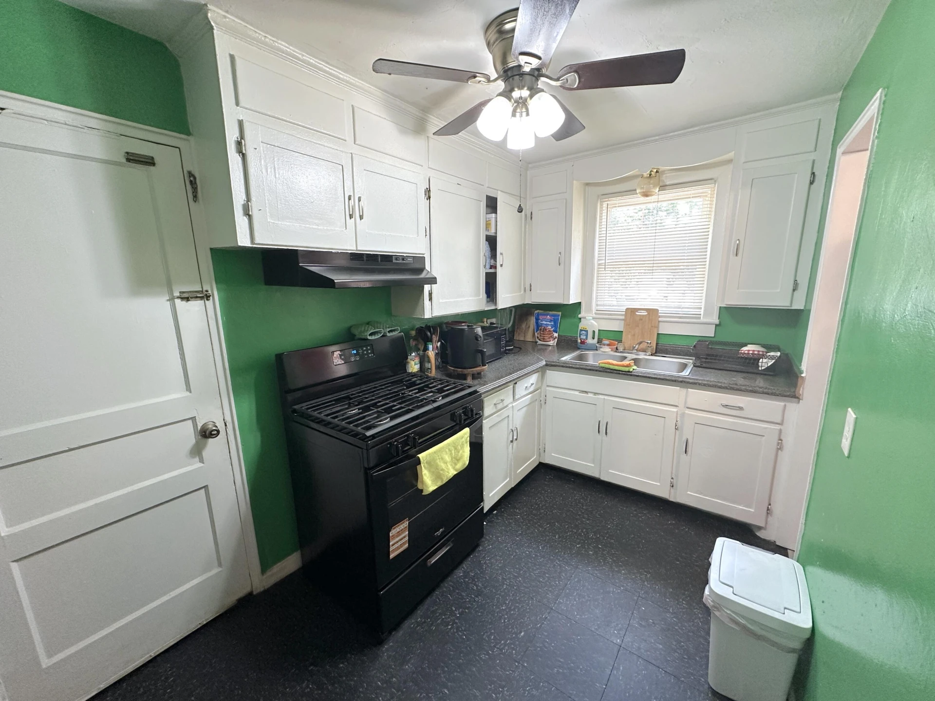 2813 Clarendon AVE NW - Photo 11