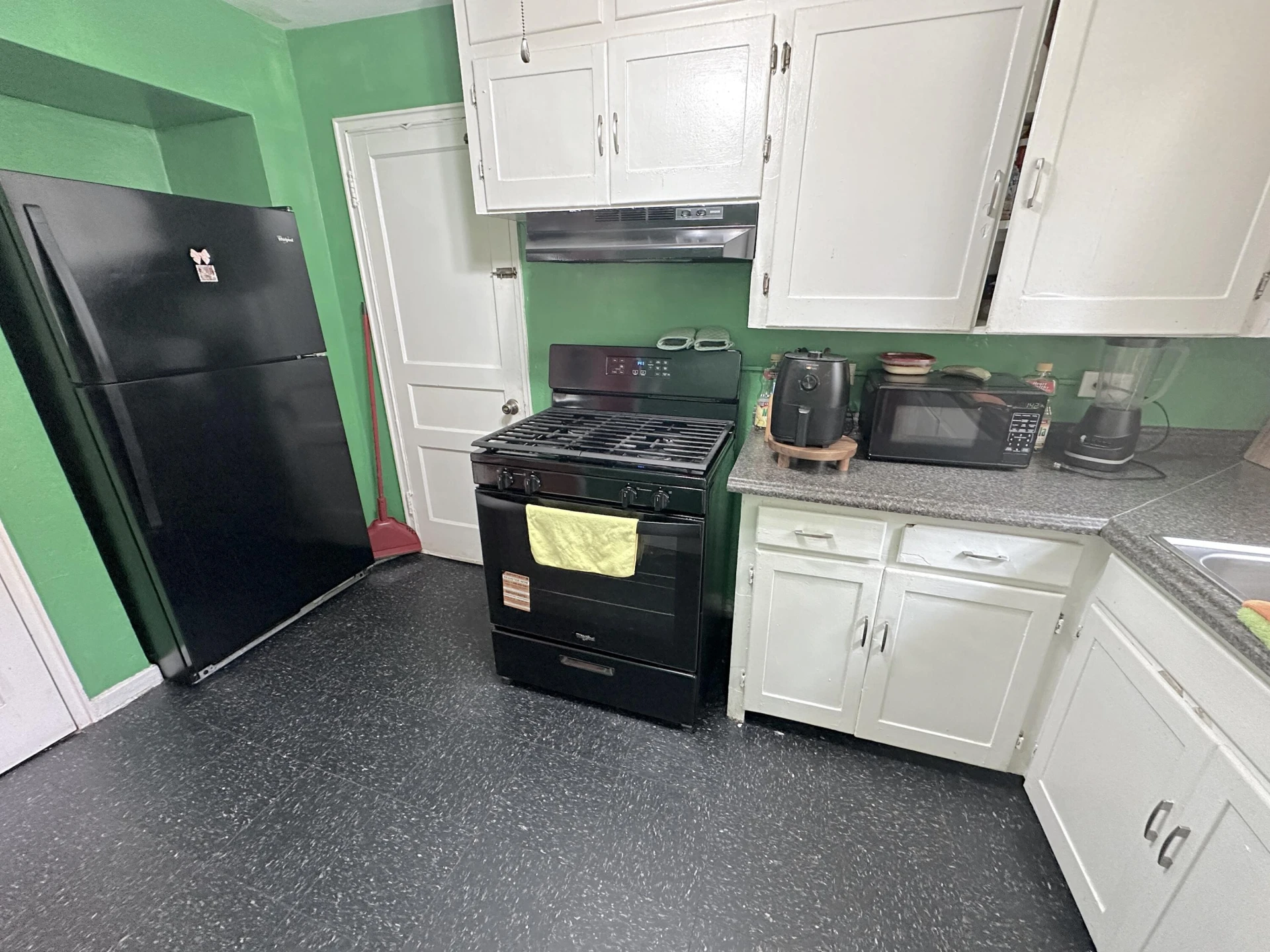 2813 Clarendon AVE NW - Photo 12