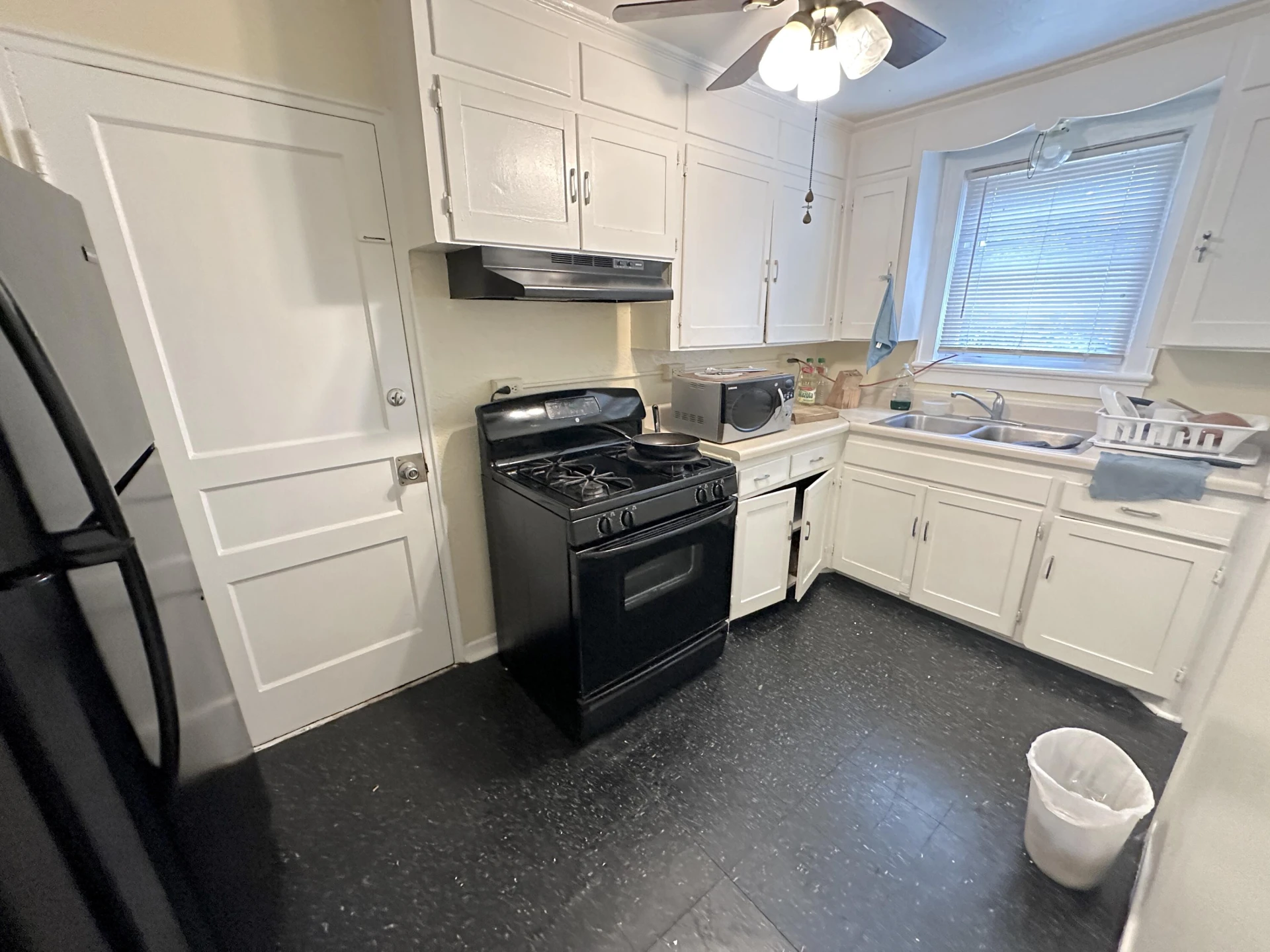 2813 Clarendon AVE NW - Photo 23