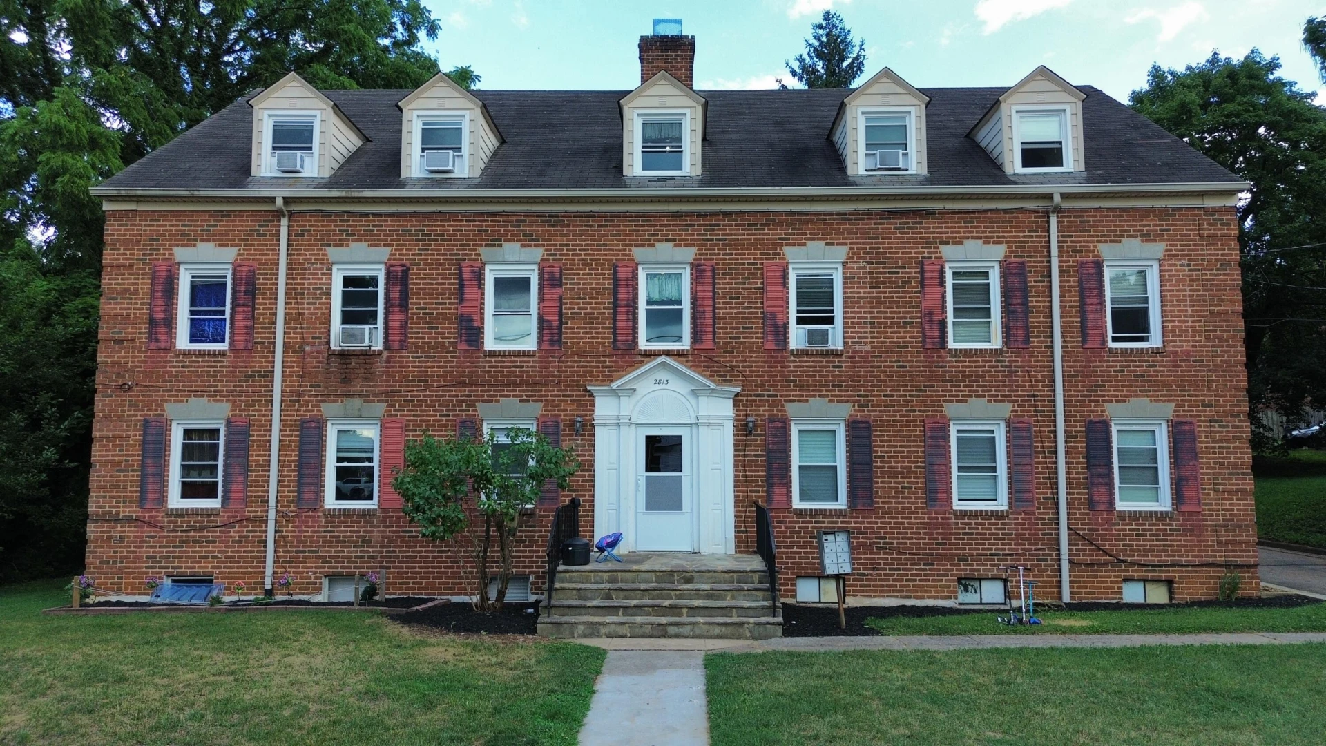 2813 Clarendon AVE NW - Photo 2