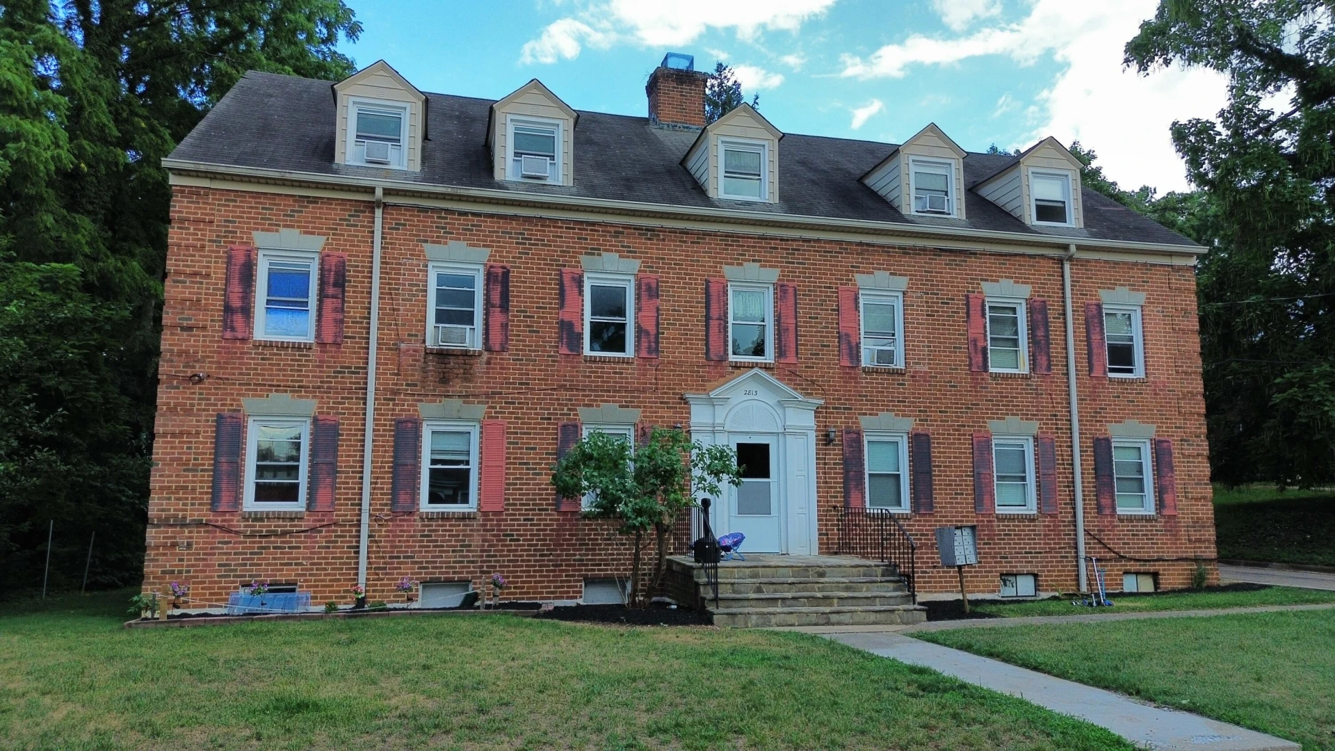 2813 Clarendon AVE NW - Photo 3