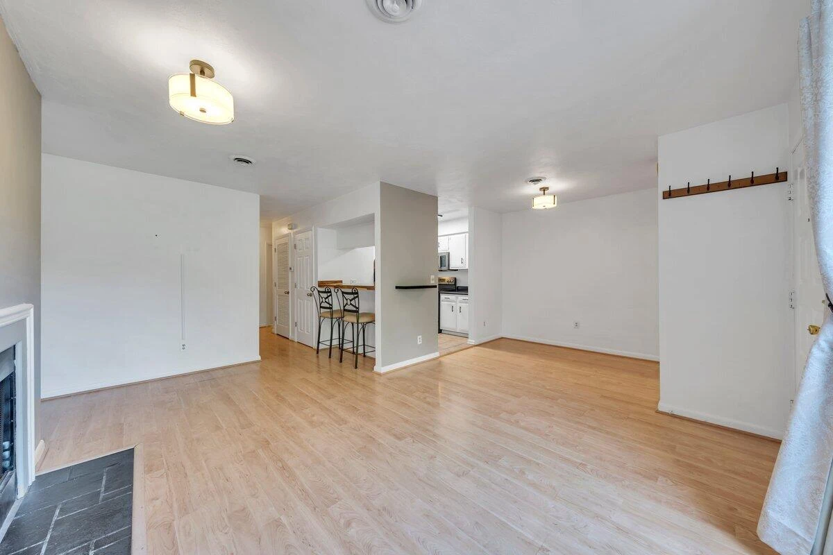 7121 Pine CT - Photo 3