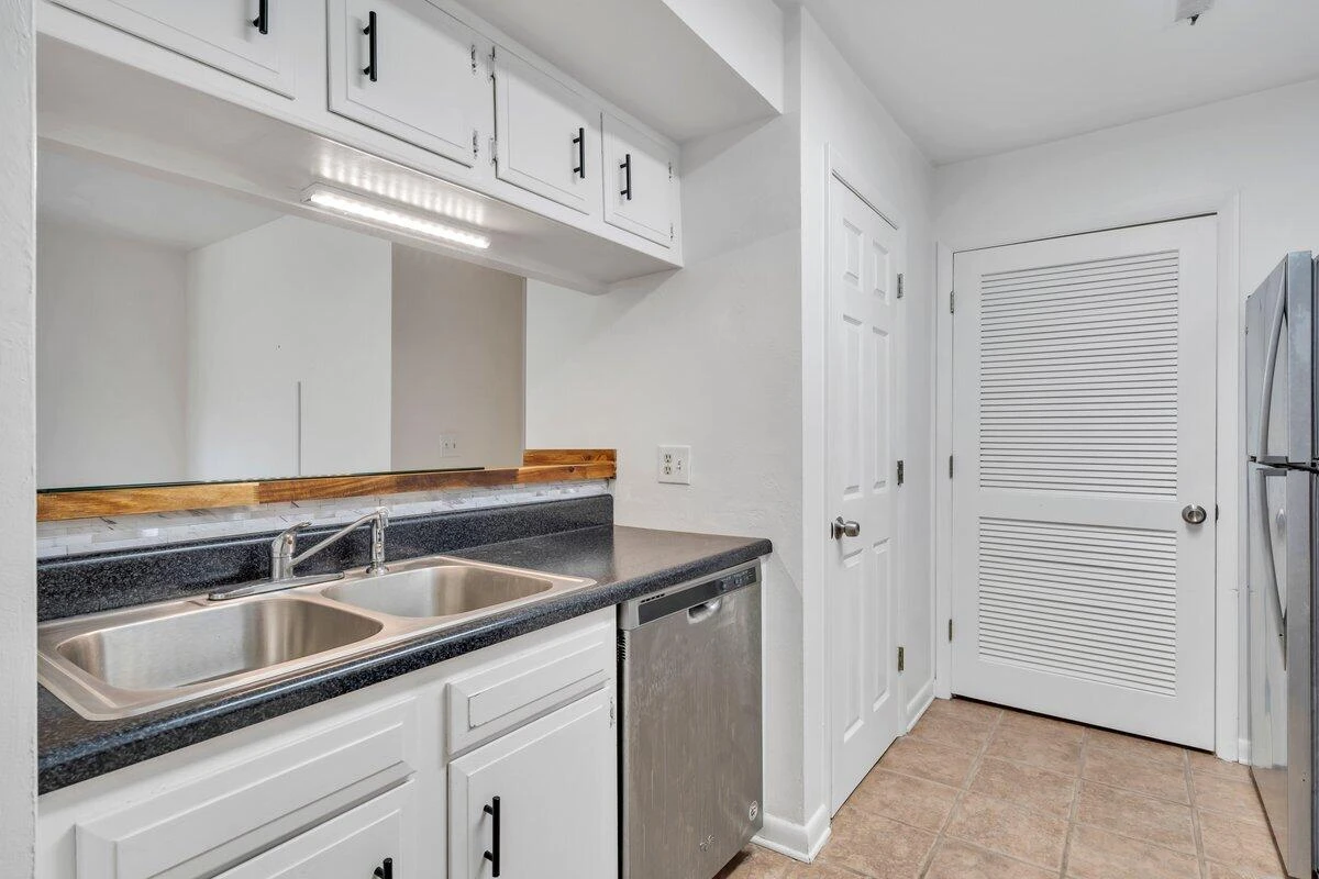 7121 Pine CT - Photo 8