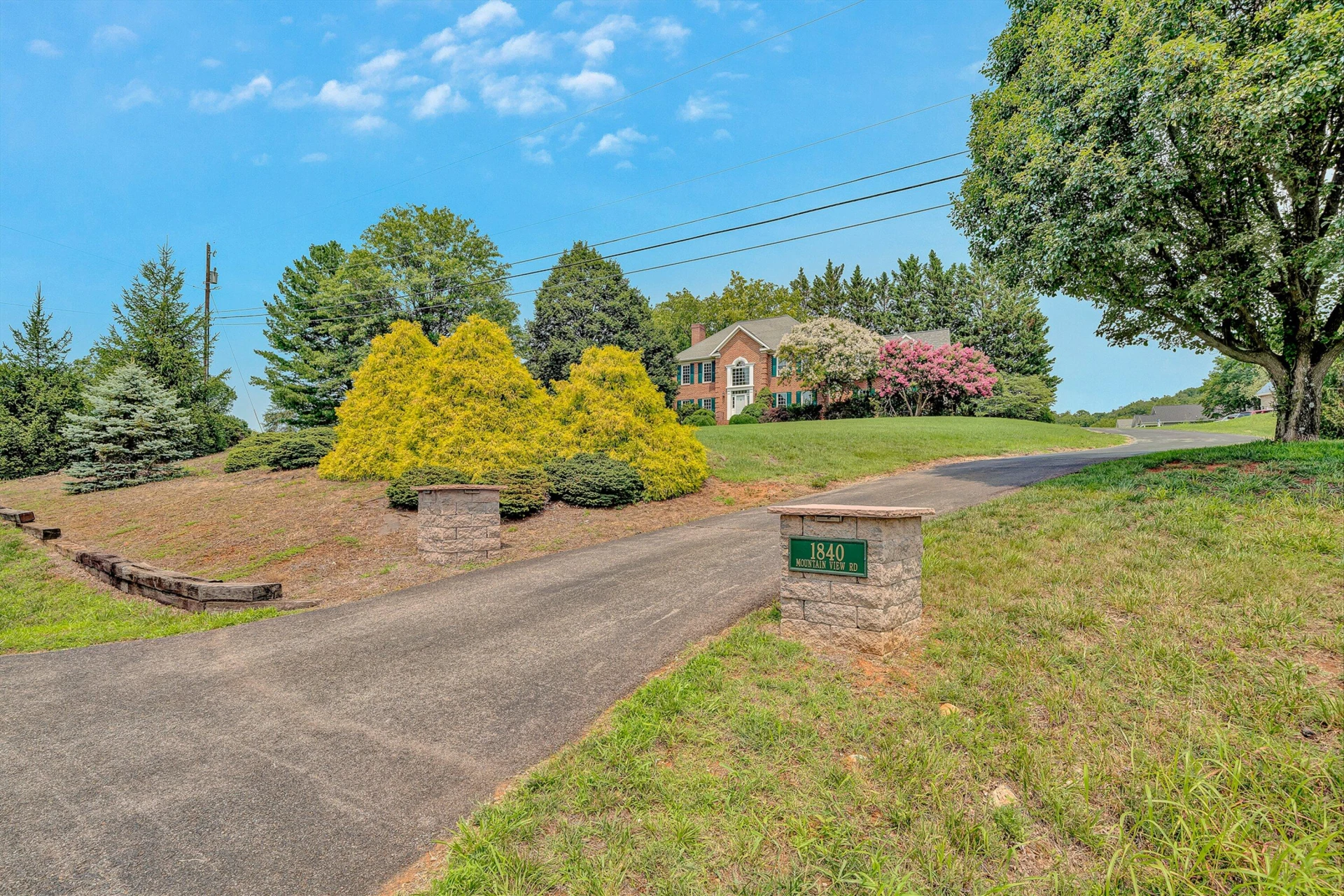 1840 Mountain View RD - Photo 2