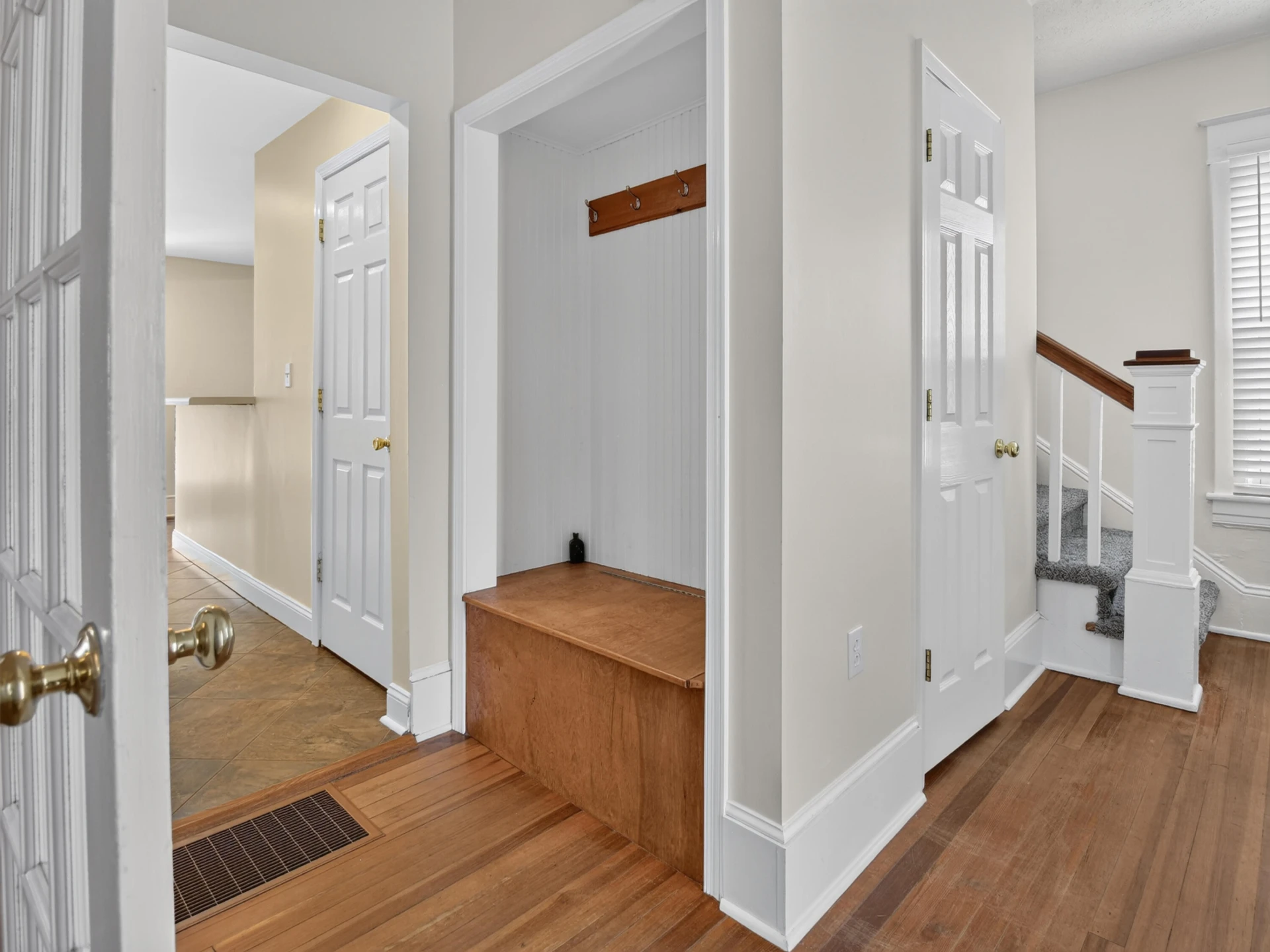 653 Murray AVE SE - Photo 6