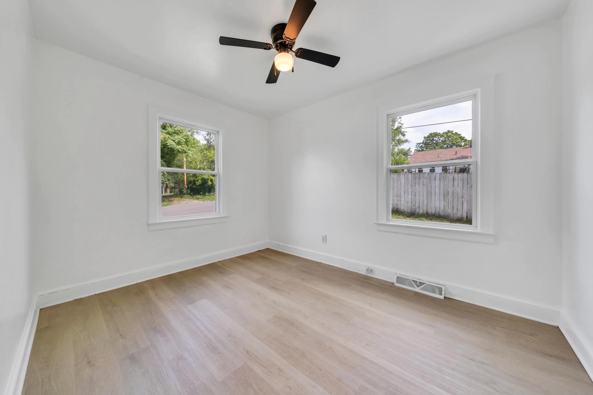 1301 Monroe ST NW - Photo 15