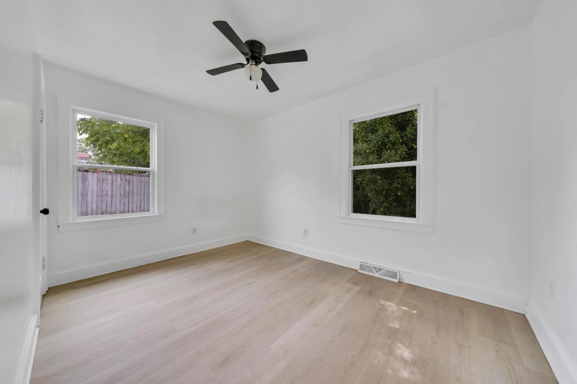 1301 Monroe ST NW - Photo 16