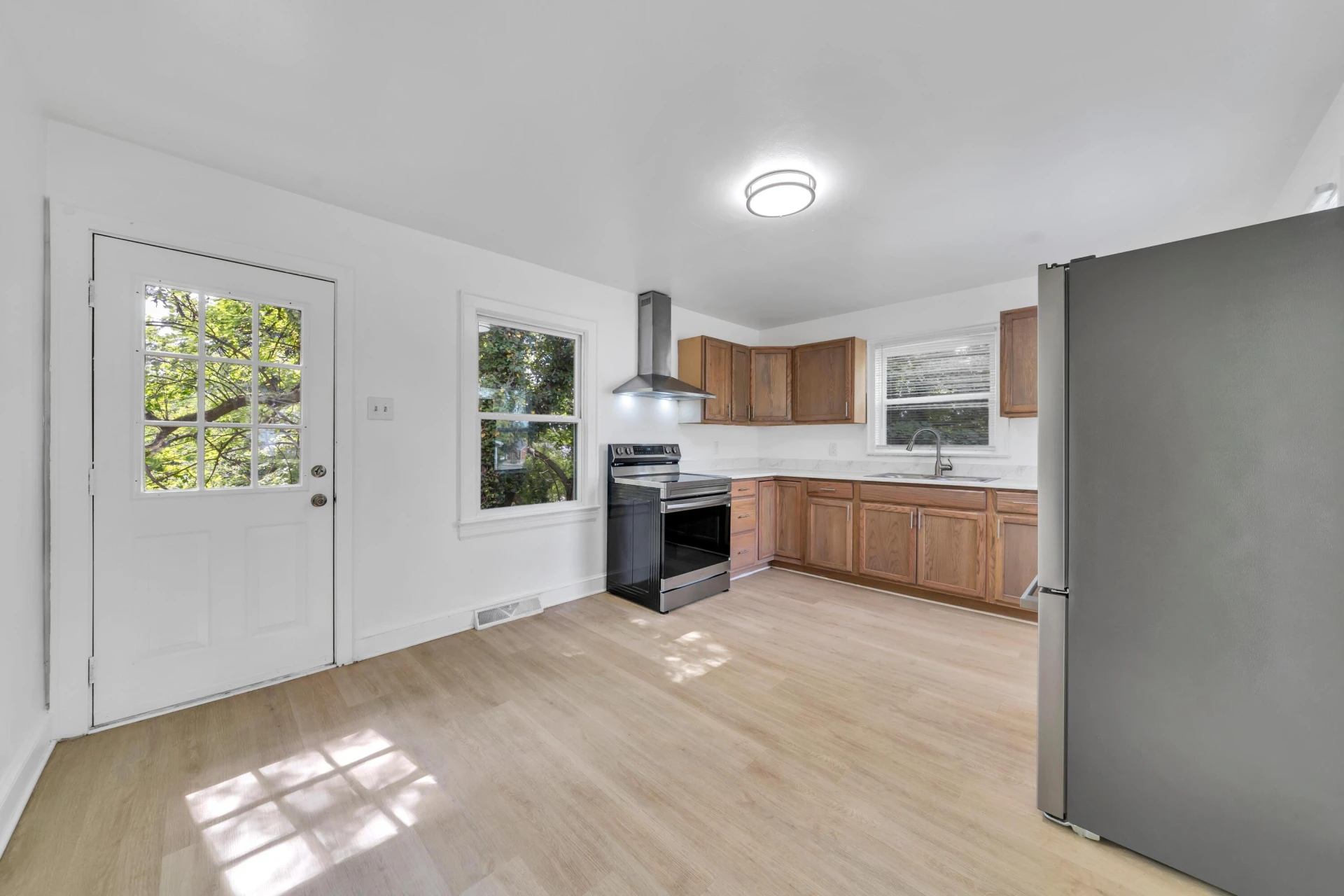 1301 Monroe ST NW - Photo 6