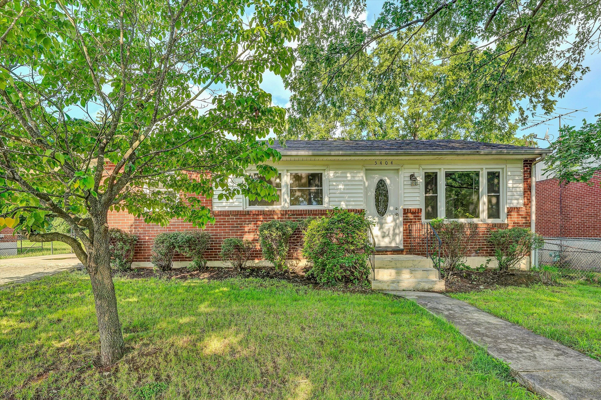 5404 Mayfield ST - Photo 3
