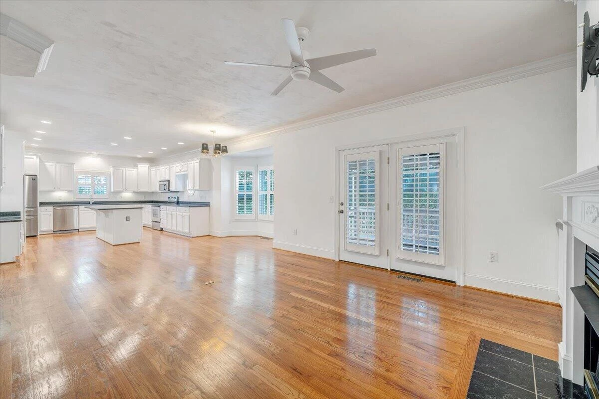 706 Bradford CIR - Photo 15