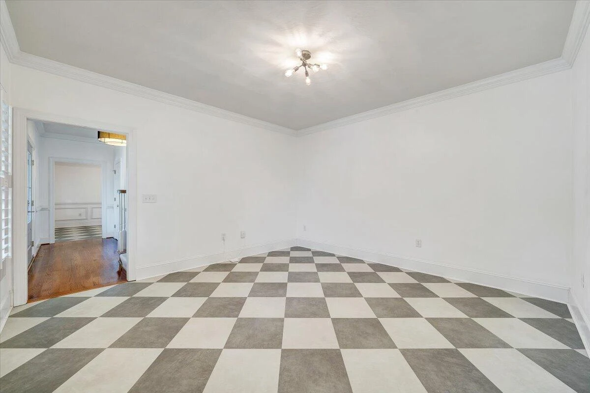 706 Bradford CIR - Photo 18