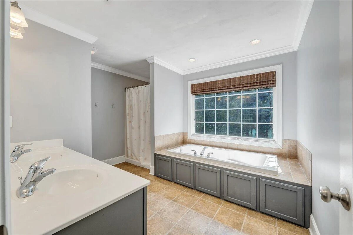 706 Bradford CIR - Photo 24