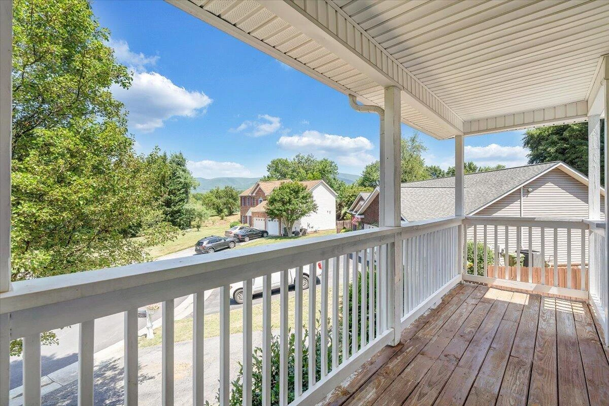 706 Bradford CIR - Photo 3