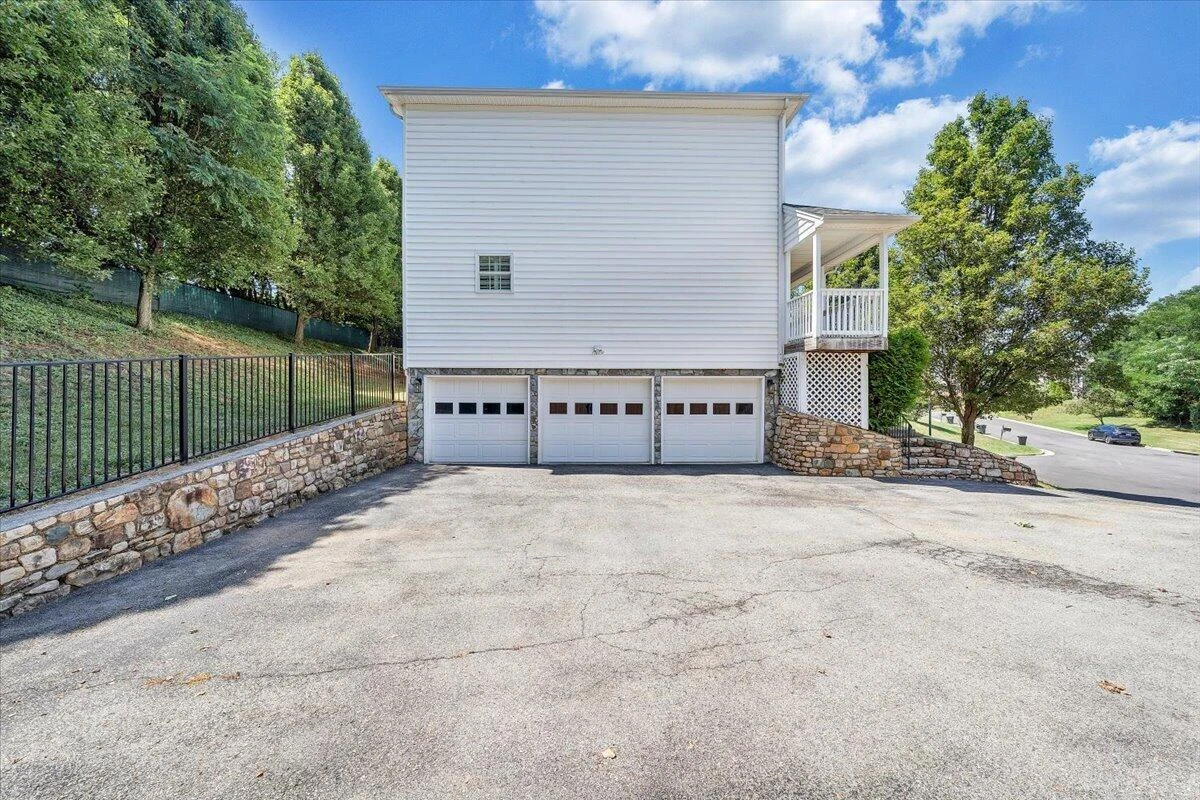 706 Bradford CIR - Photo 40