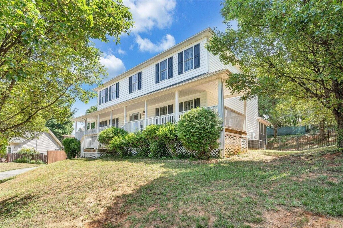 706 Bradford CIR - Photo 41