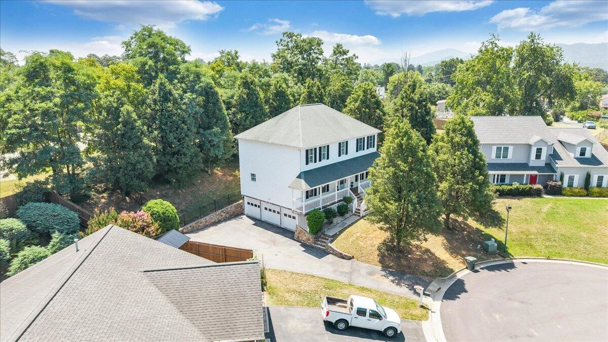 706 Bradford CIR - Photo 42
