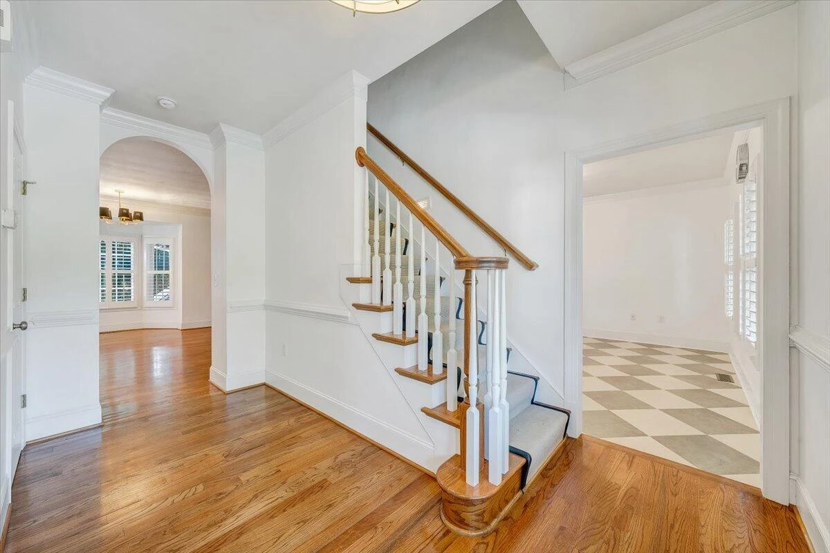 706 Bradford CIR - Photo 5