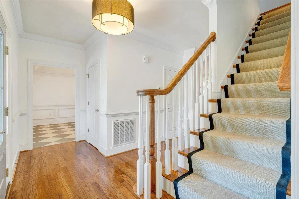 706 Bradford CIR - Photo 6