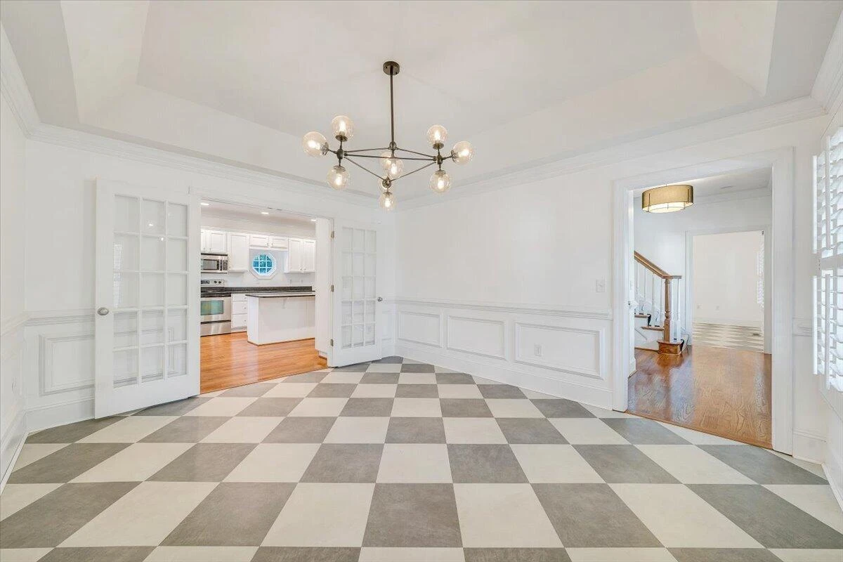 706 Bradford CIR - Photo 8