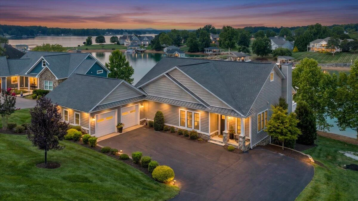 290 Sunset Pointe DR