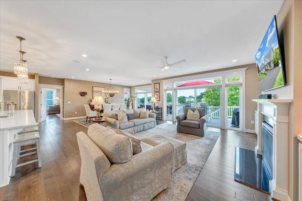 290 Sunset Pointe DR - Photo 4