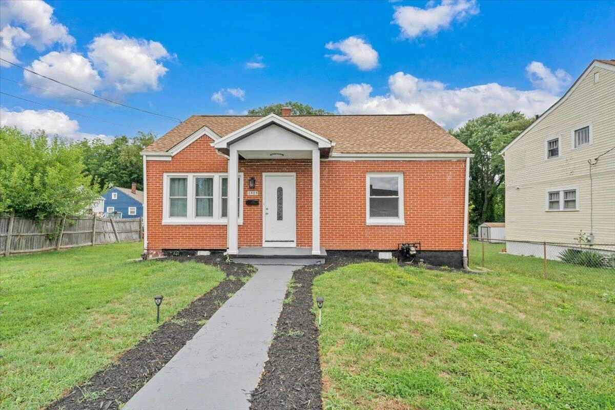 2923 Courtland RD NW - Photo 2
