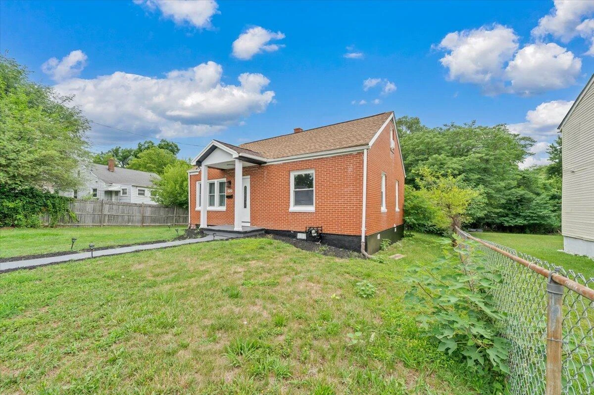 2923 Courtland RD NW - Photo 3