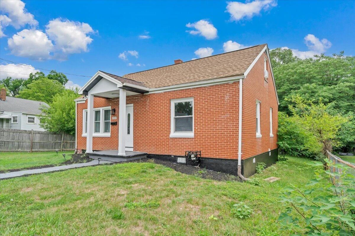 2923 Courtland RD NW - Photo 4