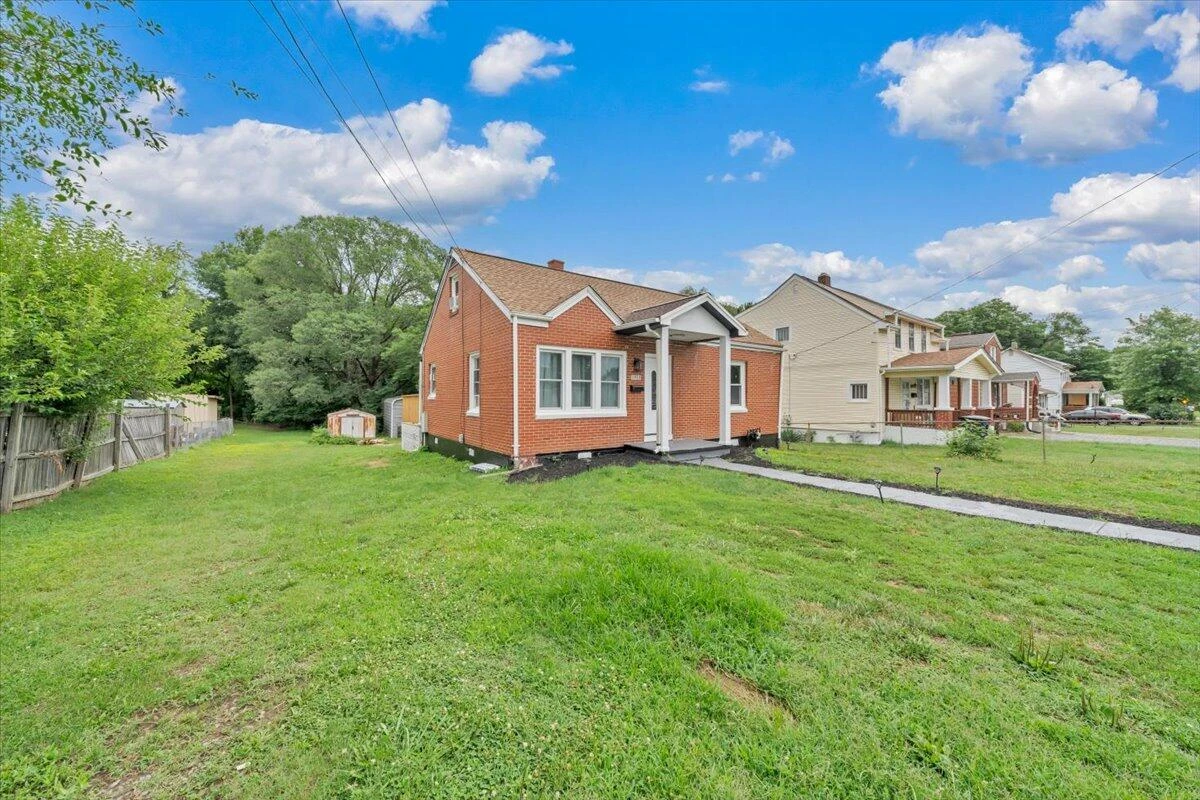 2923 Courtland RD NW - Photo 5