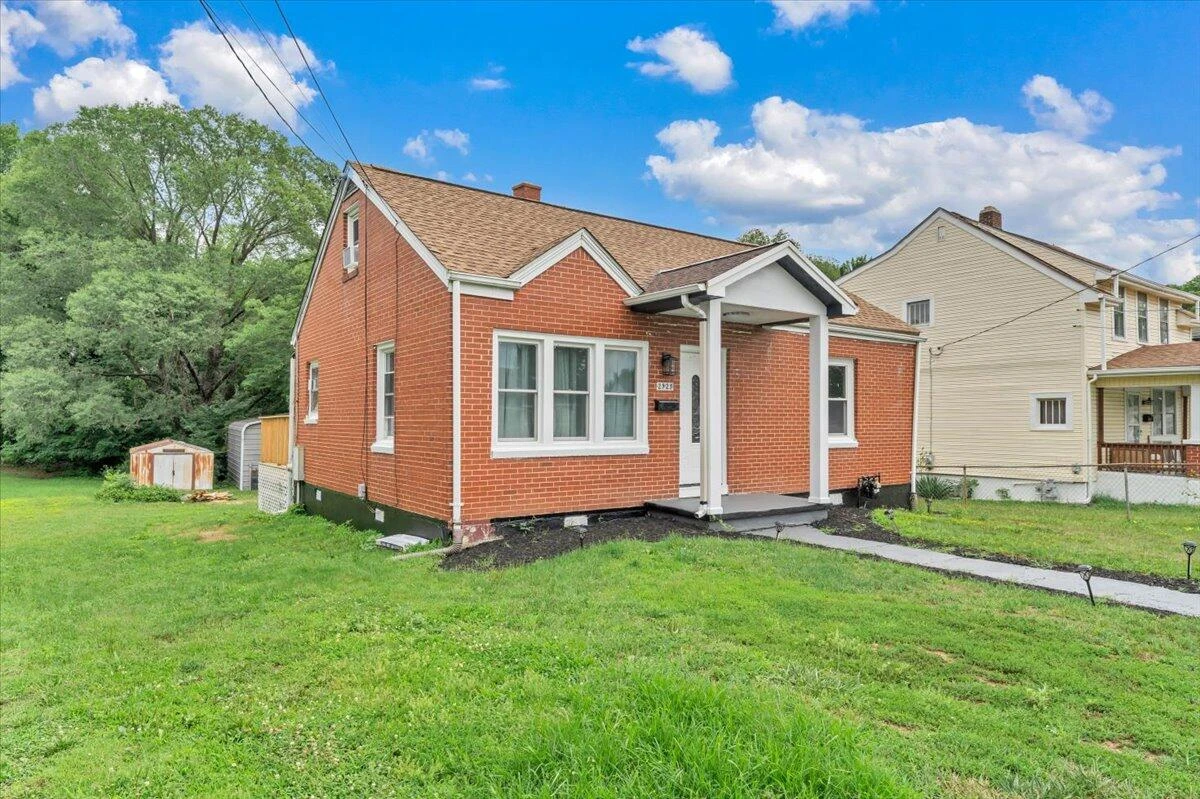 2923 Courtland RD NW - Photo 6
