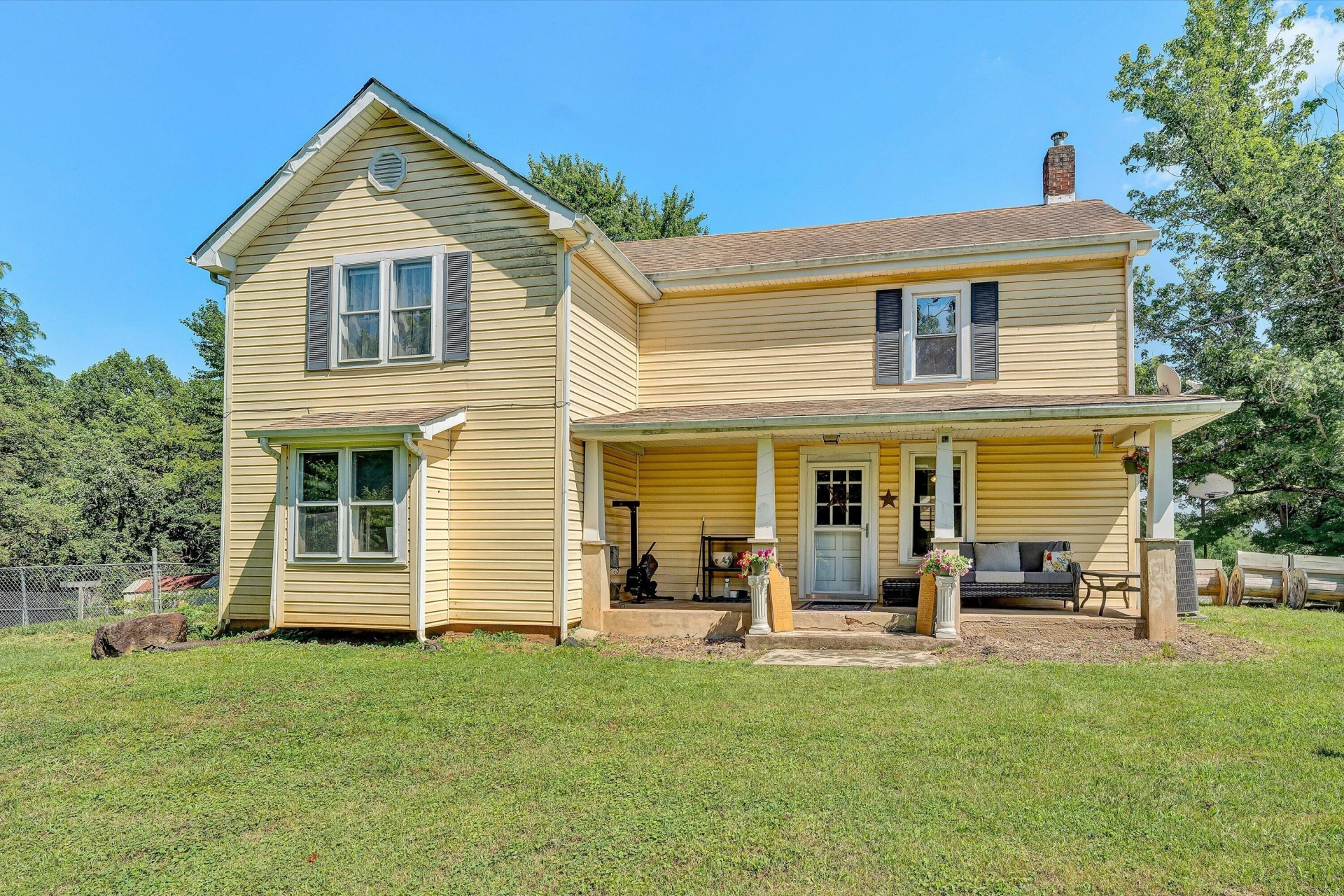 1026 Thaxton Mountain RD - Photo 2