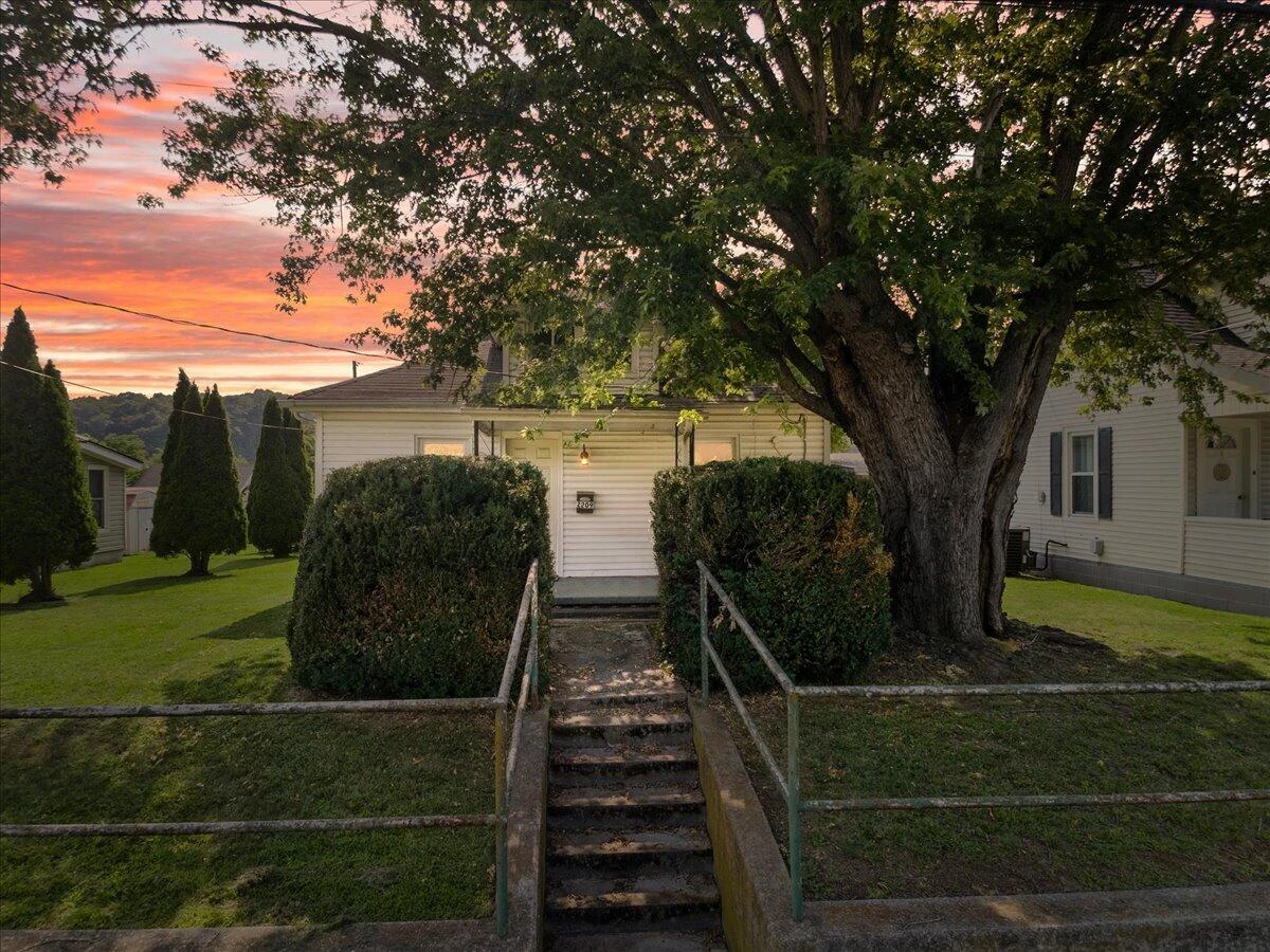 2209 W Main ST