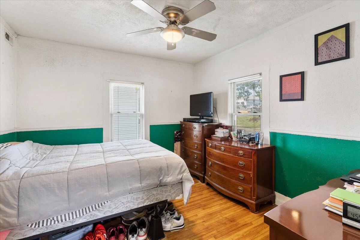 2209 W Main ST - Photo 11